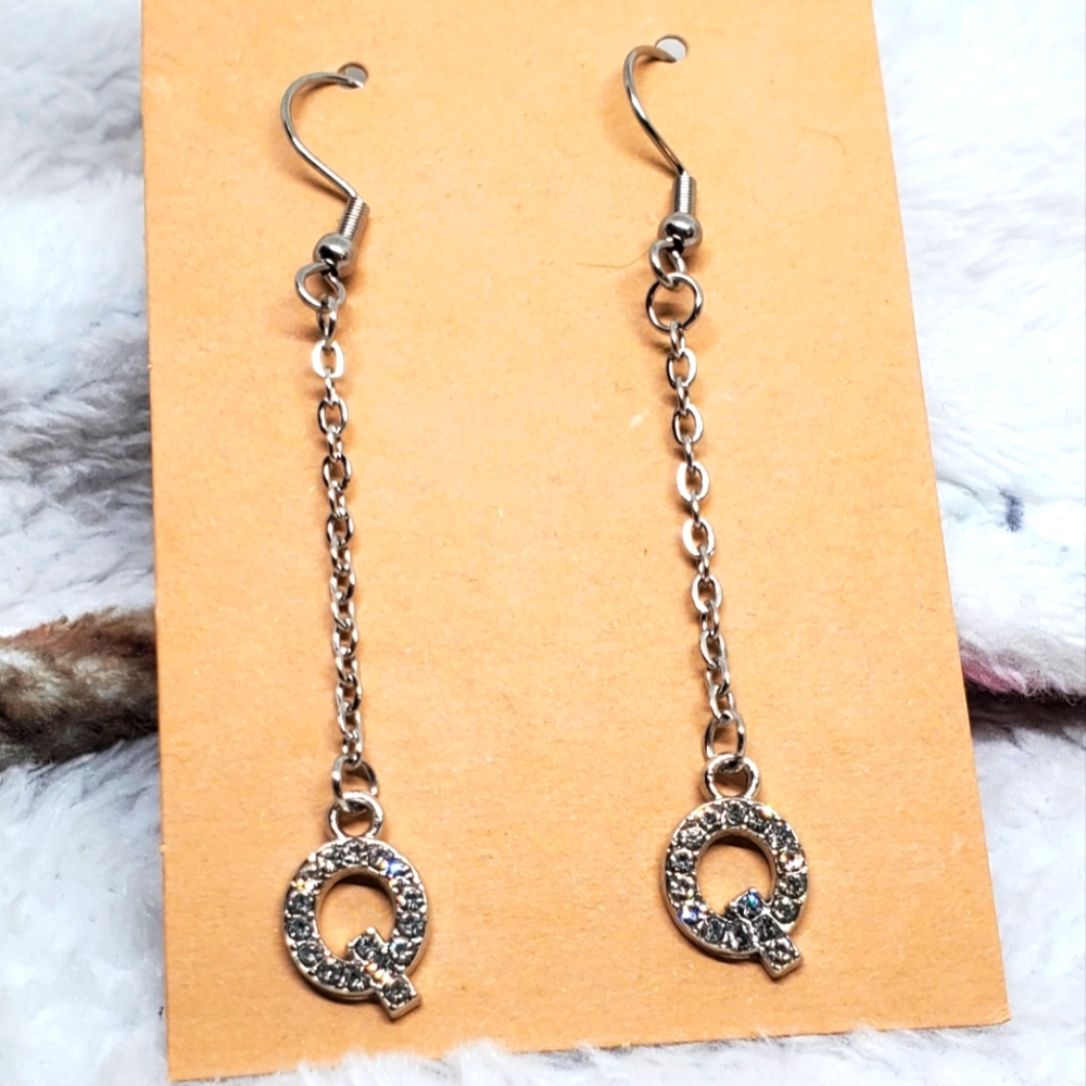7/$10 Q Initial Earrings, New